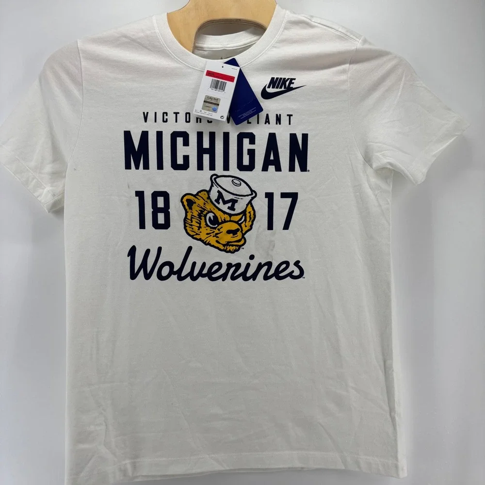 Nike Michigan Wolverines T-Shirt Men Large White 1817 Mascot NWT New Spots NCAA